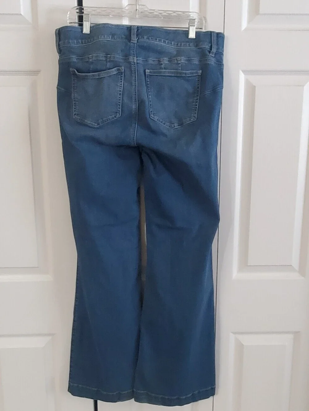 TORRID BOMBSHELL FLARE PREMIUM STRETCH SZ 18 TALL. DENIM JEAN